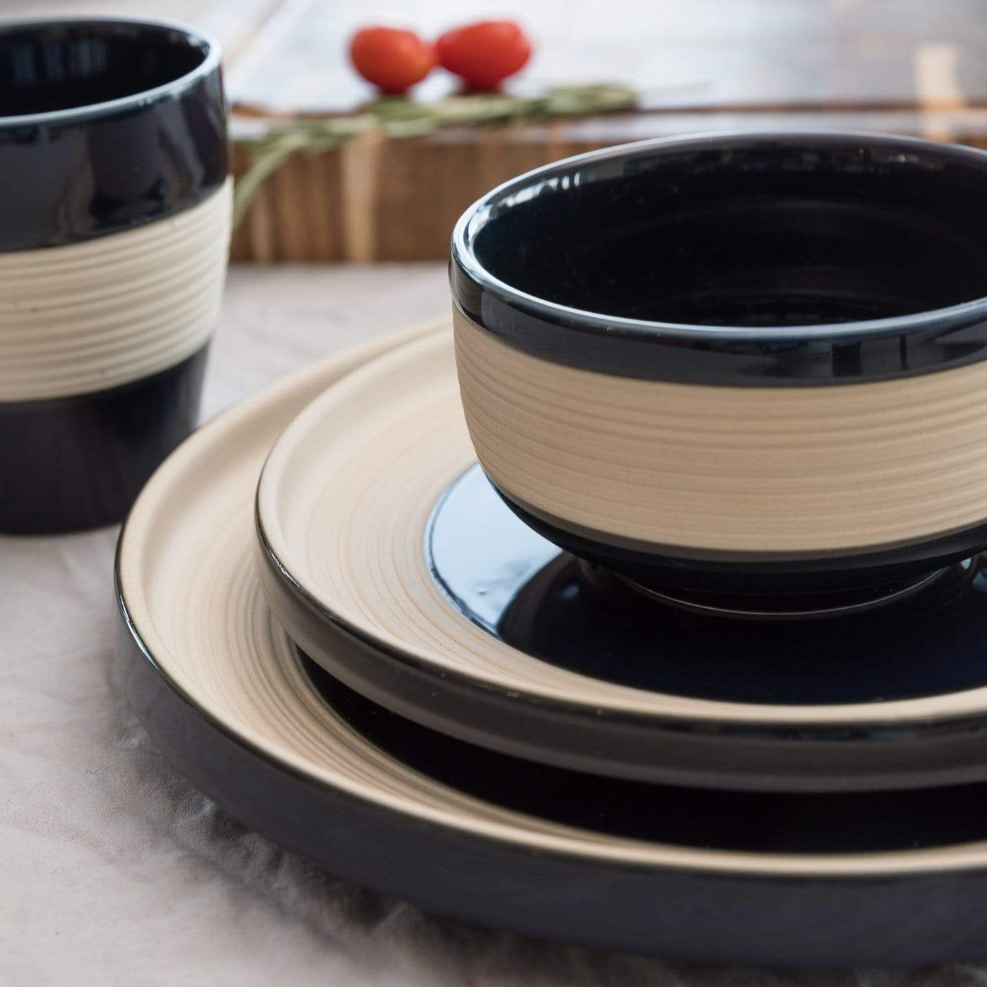 (Store Closing Sale) Feld Dinnerware Set