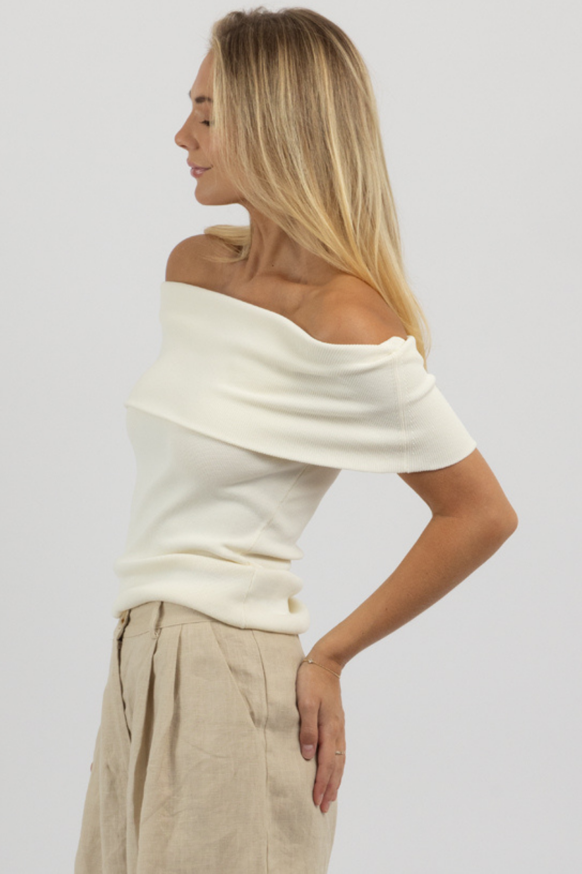 AUTUMN OFF SHOULDER TOP